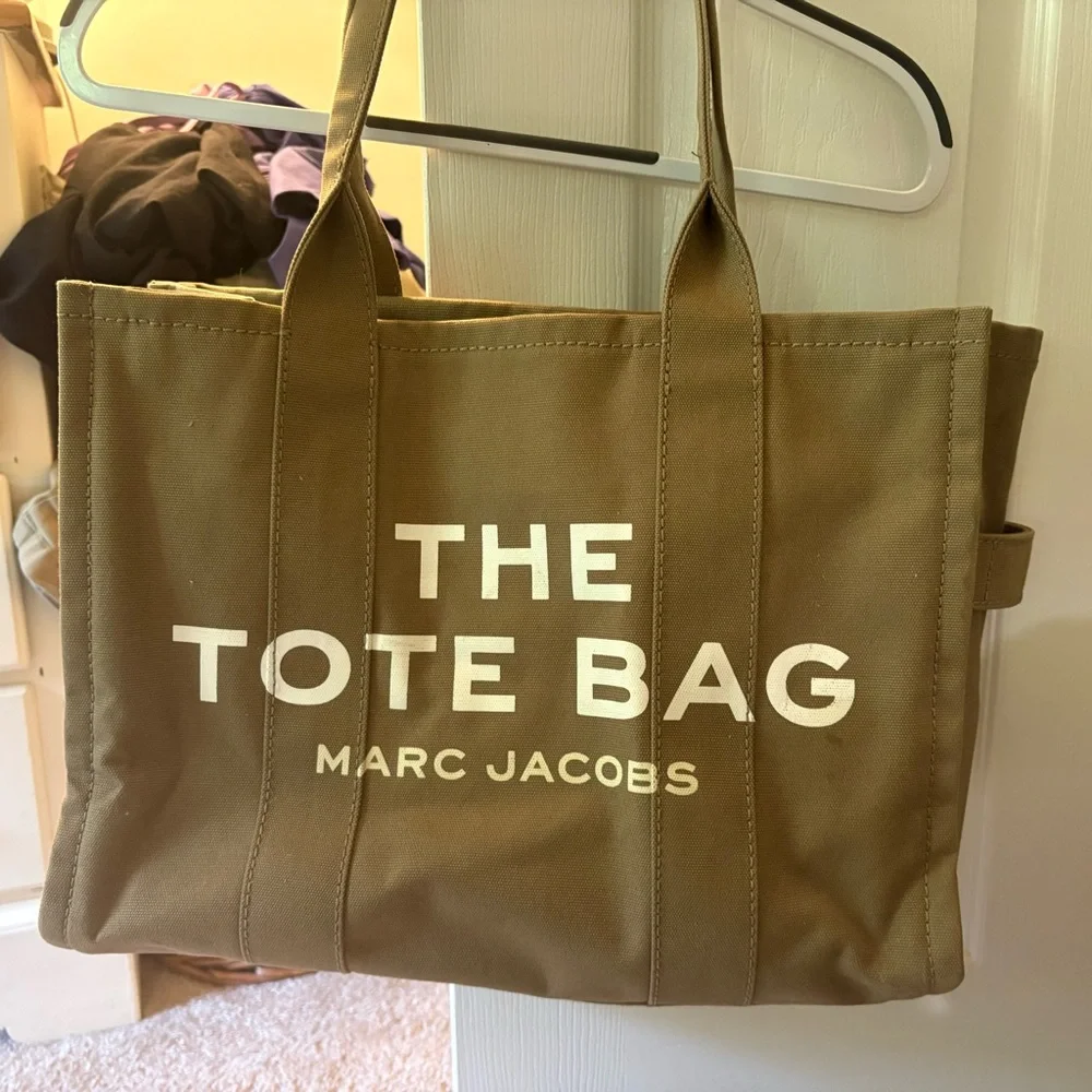 Marc Jacobs The Tote Bag Canvas Tote in Olive